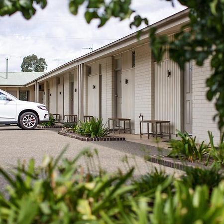 Merivale Motel Tumut Exterior photo