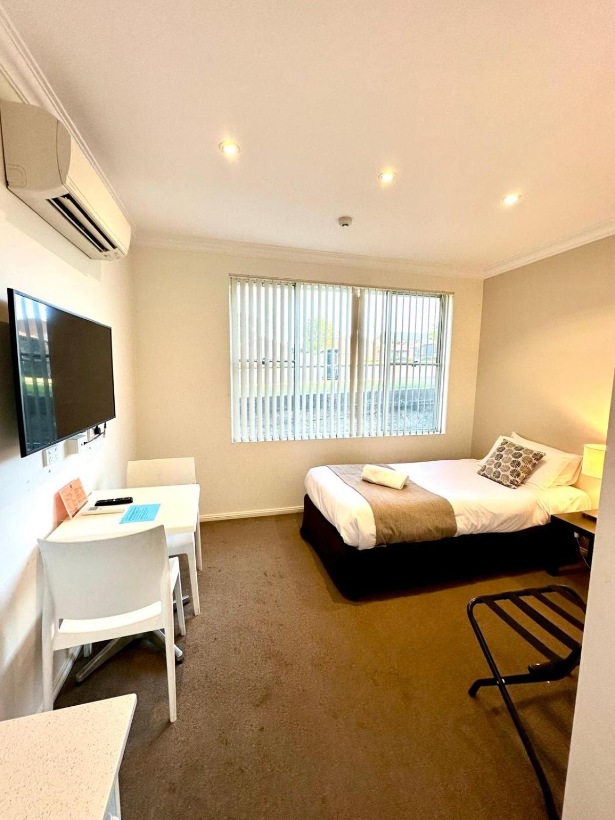 Merivale Motel Tumut Exterior photo